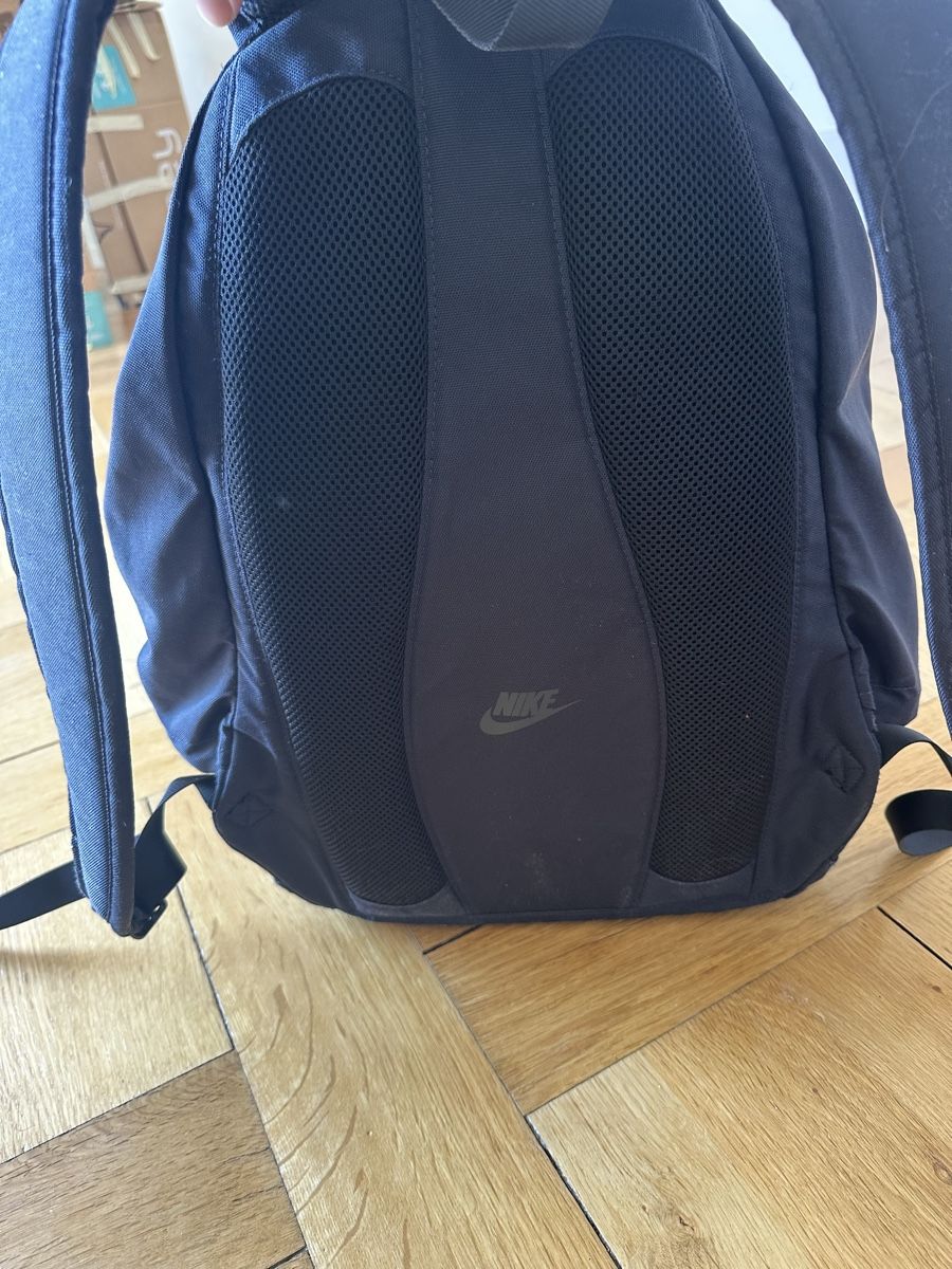Nike Zaini: Nike Rucksack dunkelblau gute Zustand – Usato da Bern venduto da tradeforpeace 1