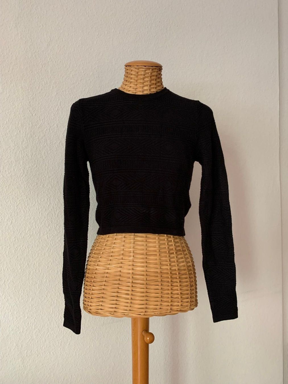 H&M Maglioni & Felpe: Cropped Pullover schwarz - S – Usato da Zürich venduto da Diazaio