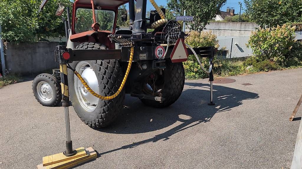 Veicoli commerciali: Massey Ferguson 135 SUP mit Ladekran – Usato da Hombrechtikon venduto da Stella8 7