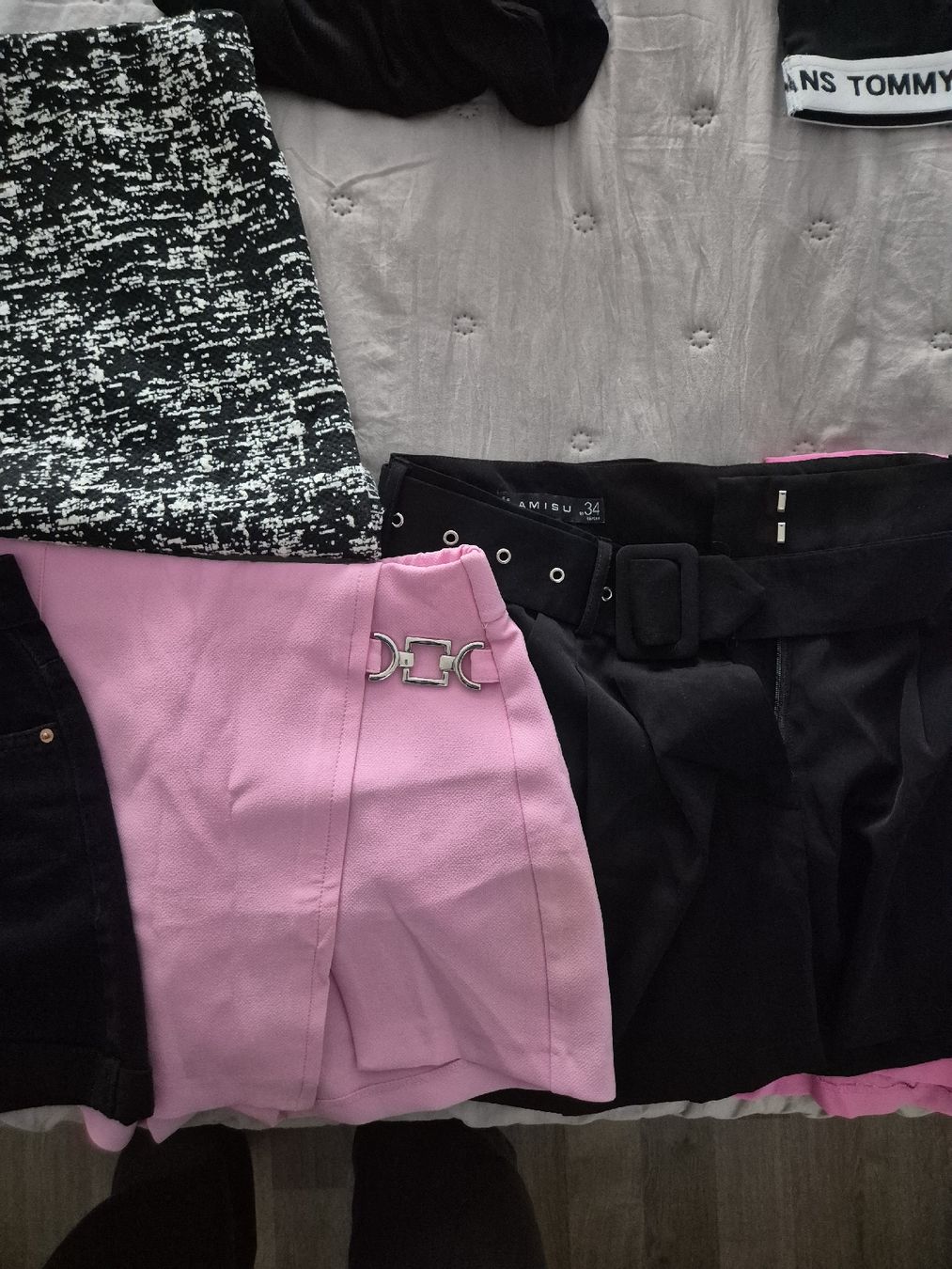 Stradivarius Lotti di vestiti: Lots jupes et Short – Nuovo (secondo la descrizione) da Moudon venduto da vin_h566 2