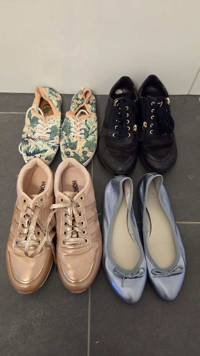 Scarpe da donna: Paket mit Schuhe 37 – Usato da Zug venduto da opo_cy5d