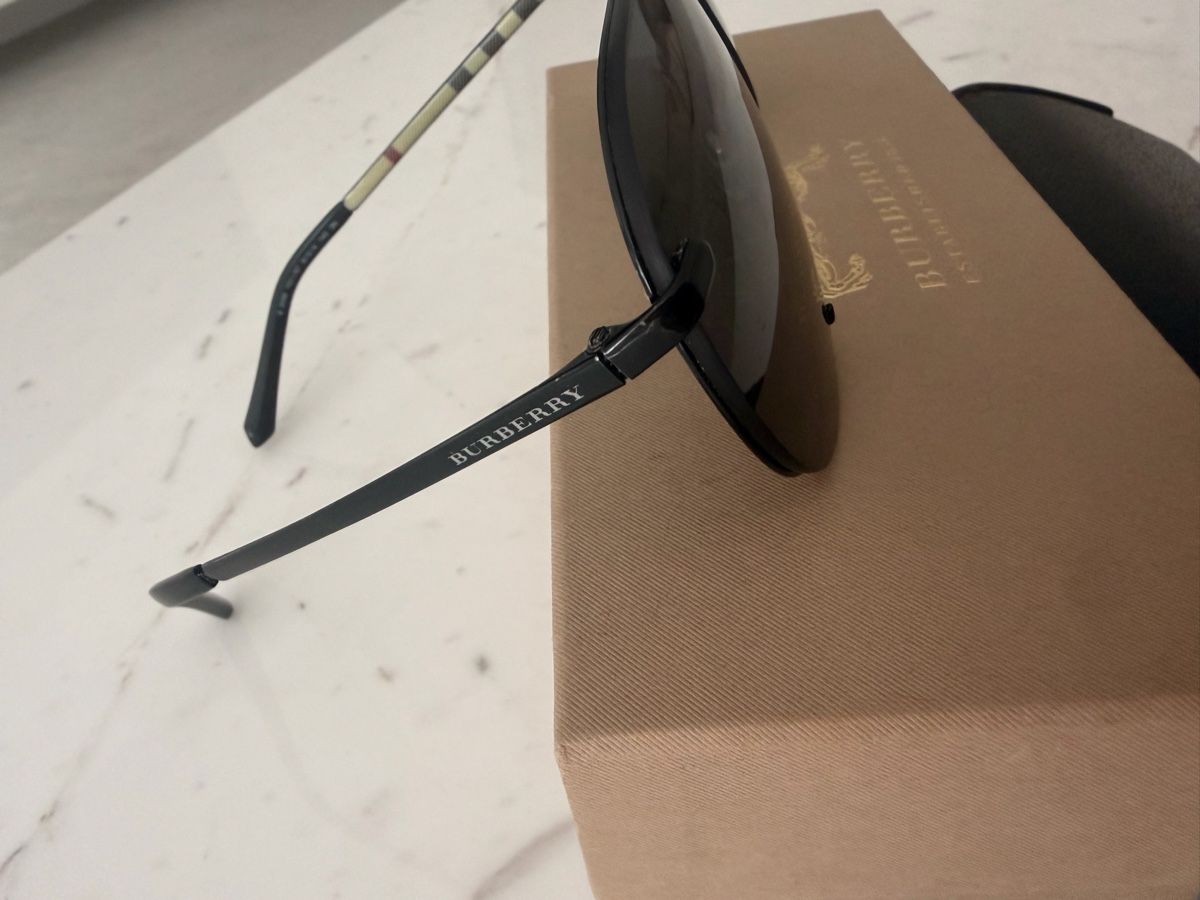 Burberry Lunettes & Verres: Sonnenbrille – D'occasion à Dulliken par swi_rb6g 2
