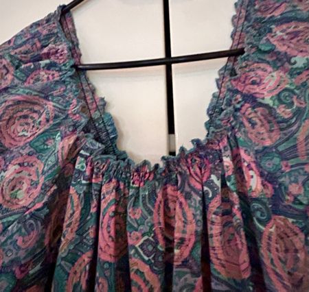 Robe en soie neuve motif floral
