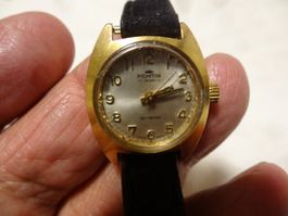 FORTIS SEHR KLEINE DAMEN UHR.HANDAUFZEUG .LÄÜFT.--24x25MM