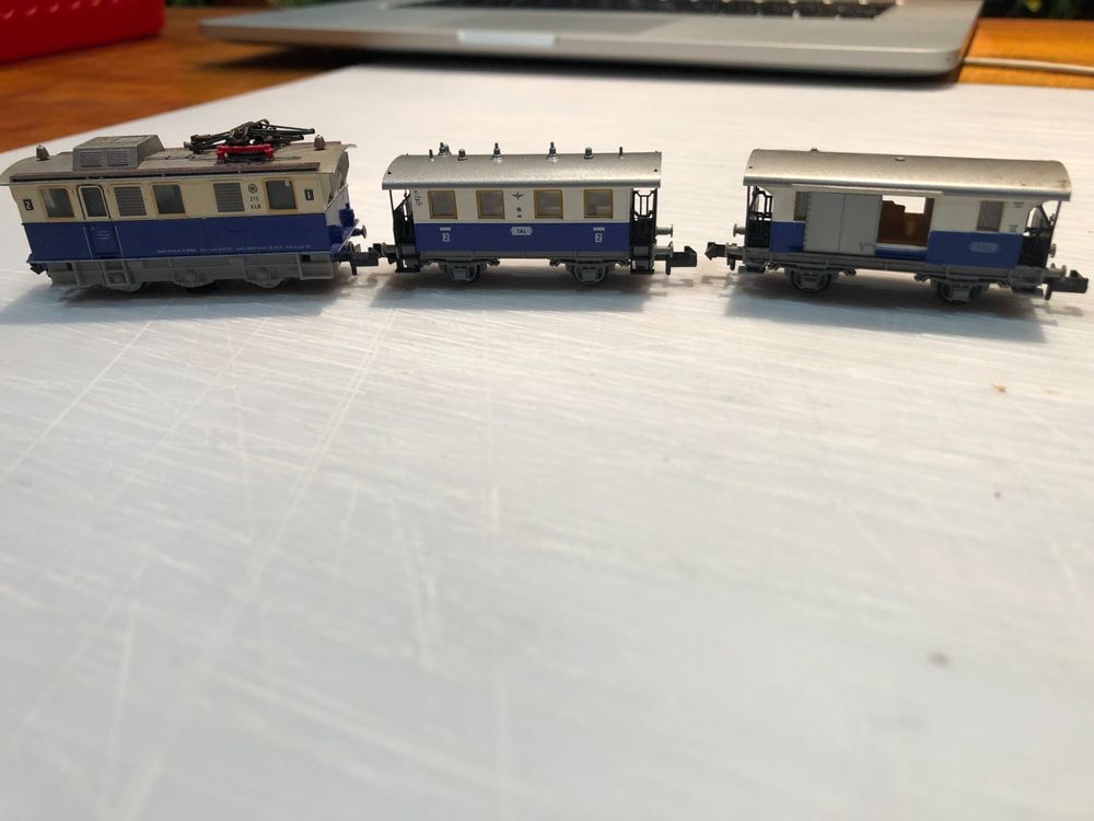 Train Miniature En Tôle Lithographiée - Locomotive Et Deux Wagons - Réf 113
