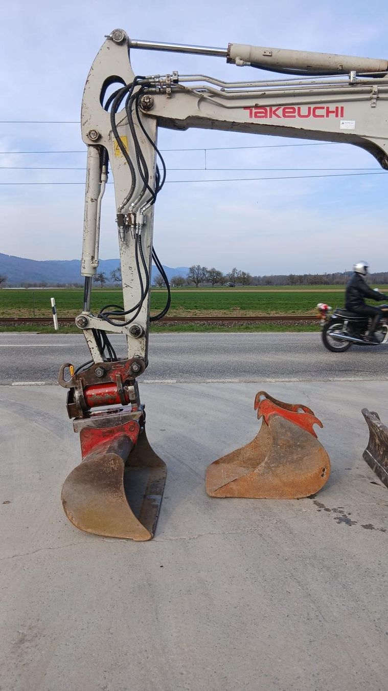 Takeuchi Escavatori: Raupenbagger Takeuchi 5 Tonnen Bagger – Usato da Niederbipp venduto da baggerch 8