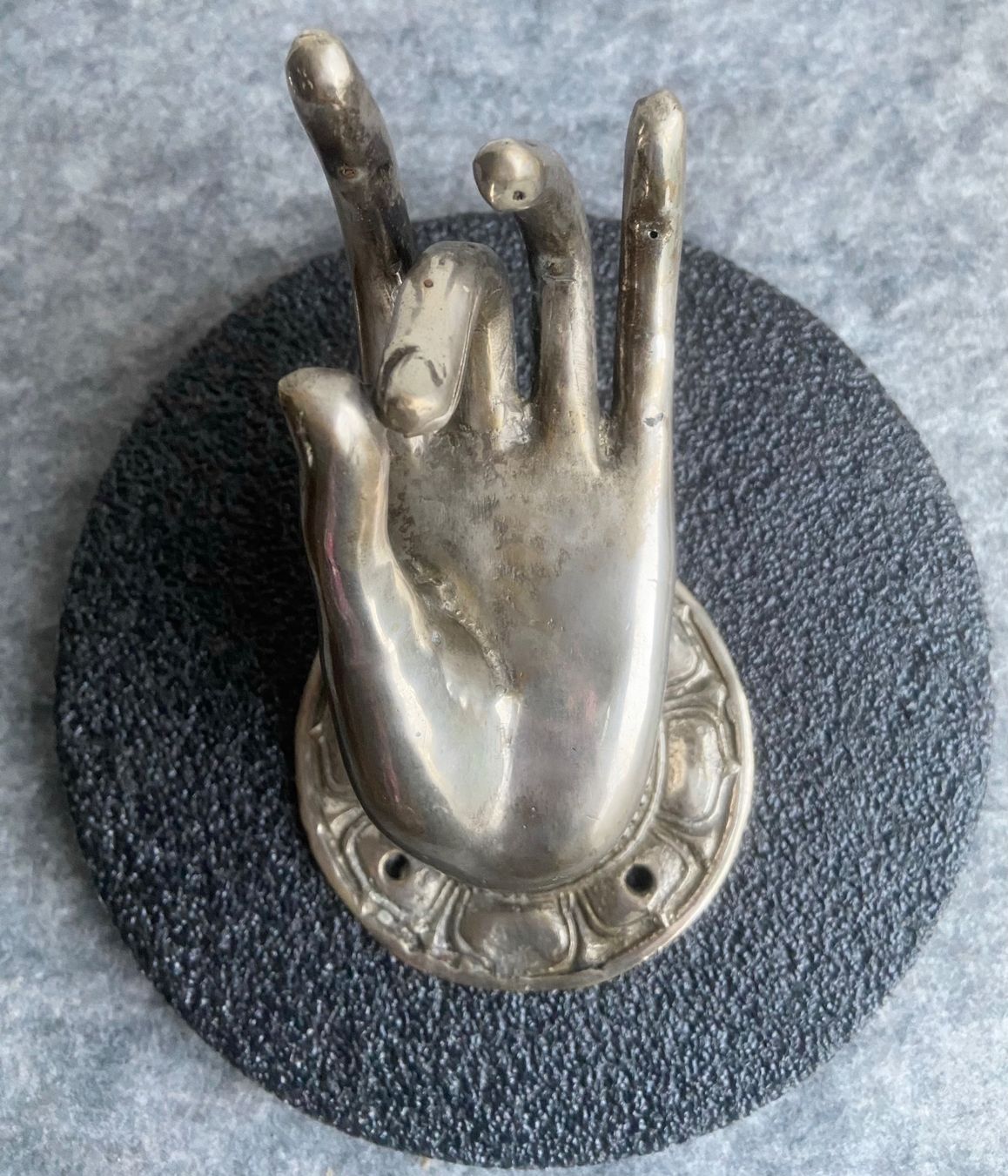 Eisenwaren: Wandhaken oder Türgriff Mudra – Gebraucht aus Zuerich von Perlen-Decor