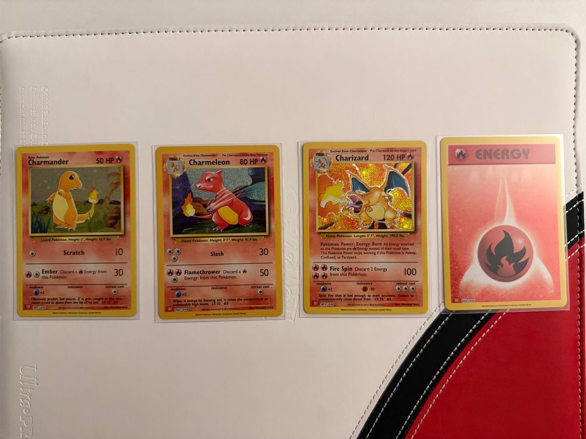 Pokémon Carte collezionabili: Charizard (Classic Collection) + 3 Karten  – Usato da Biel/Bienne venduto da SeeLoewe55
