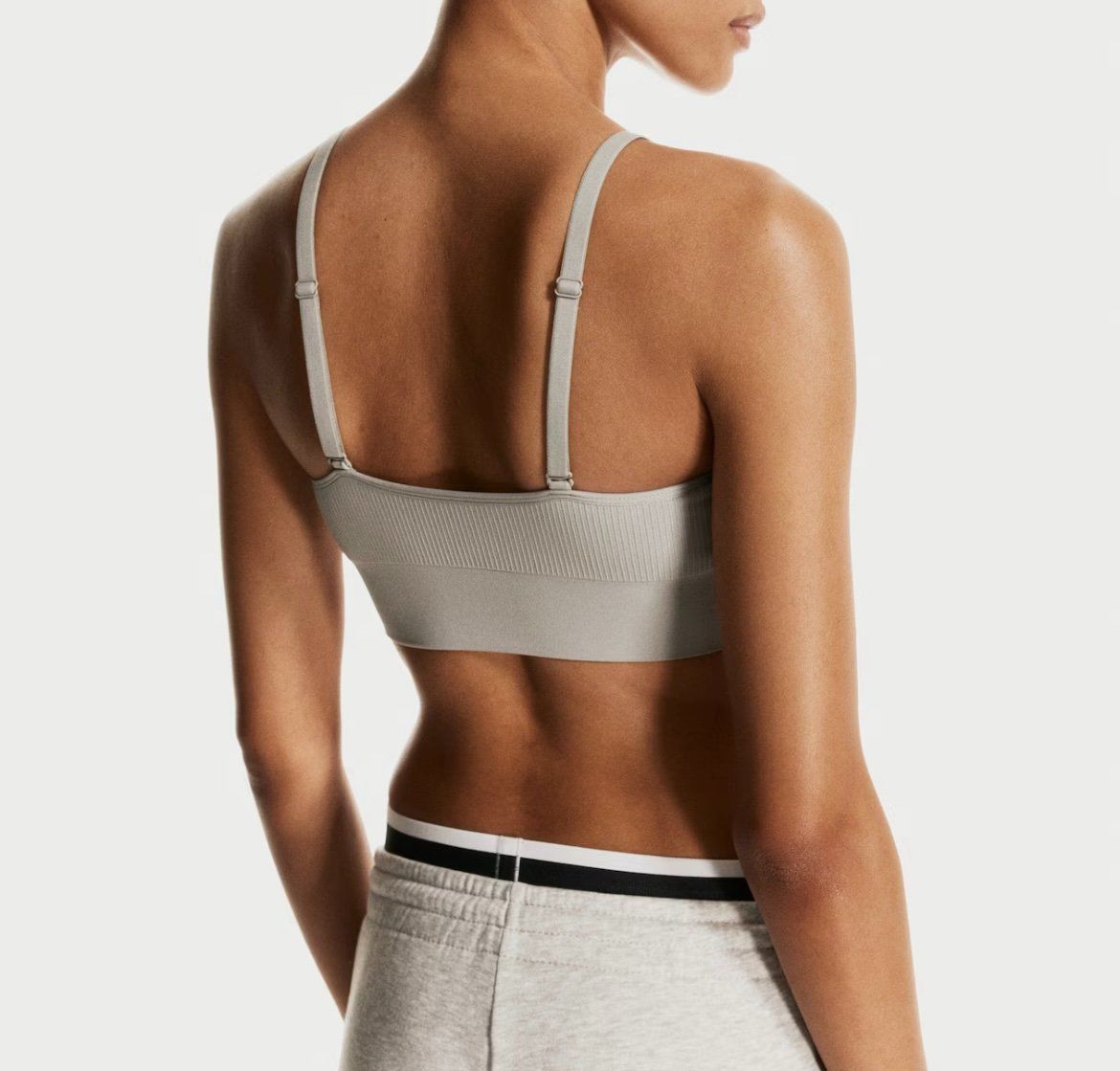 H&M Altra biancheria intima: H&M Seamless Sport-Bra with Drymove and Medium Support – Usato da St. Gallen venduto da look-twice 4