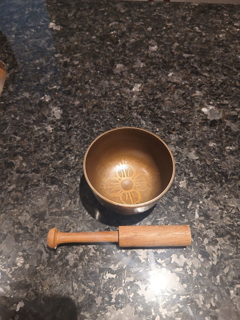 Alle Dekorationen: Singende Schale Messing mit Holzschlegel Durchmesser 9cm – Gebraucht aus Galgenen von katja_w 1