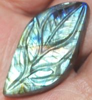 Cabochon L-1389 – Flash Labradorit mit Blume – 32x15mm