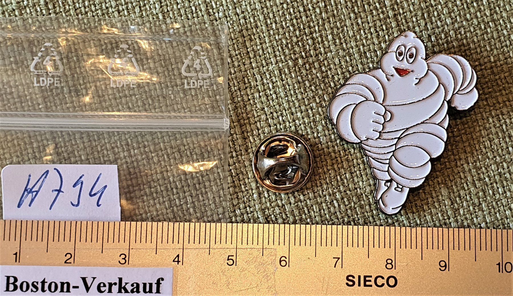 Michelin Placchette & Badge: H794 - Pin Michelin Männchen – Usato da Reinach BL venduto da Boston-Verkauf 1