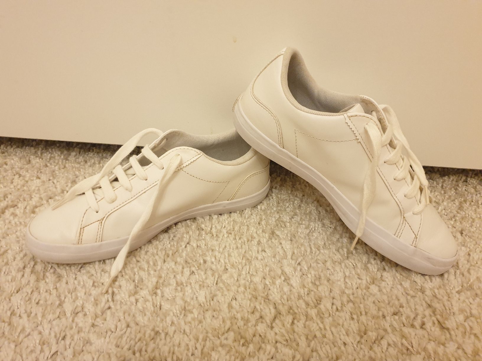 Lacoste Scarpe da donna: Baskets Lacoste, 37, blanches, très bon état – Usato da Neuchâtel venduto da Verenas12 1