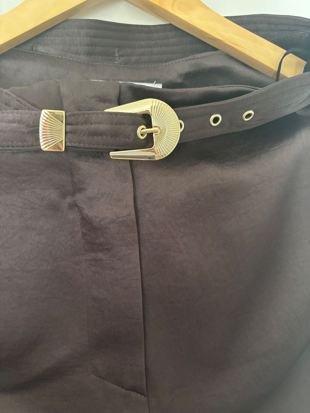 Nanushka Hosen: Nanushka Hose braun – Gebraucht aus Sissach von shantee 1