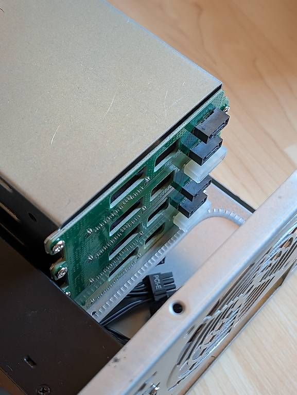 Gehäuse: Inter-Tech SC-4004 NAS Gehäuse inkl. Netzteil – Gebraucht aus Winterthur von MeTheOtherGuy 3