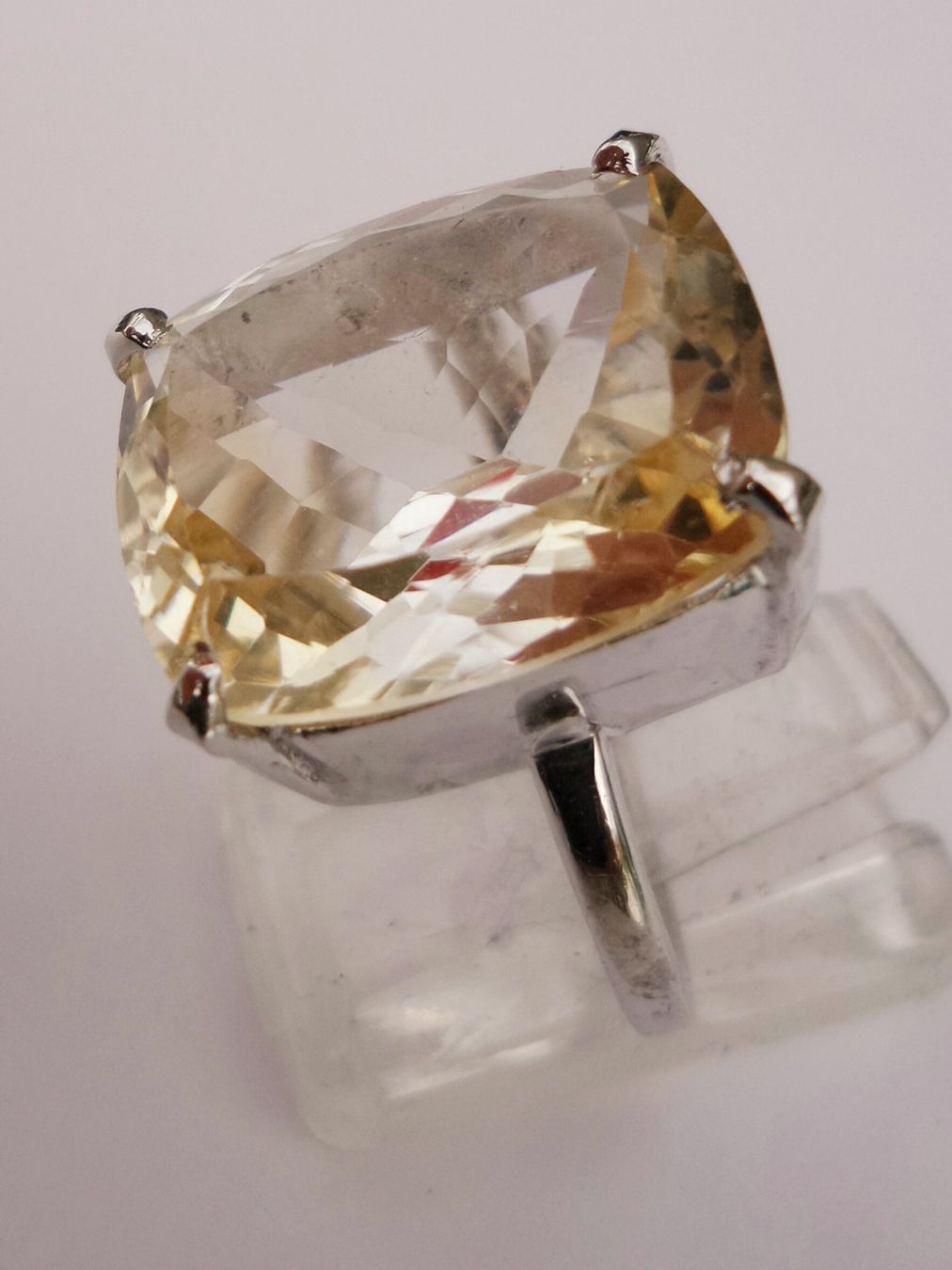 Anelli: Solitaire Ring mit Citri 58 Neu – Nuovo (secondo la descrizione) da Zürich venduto da adriben