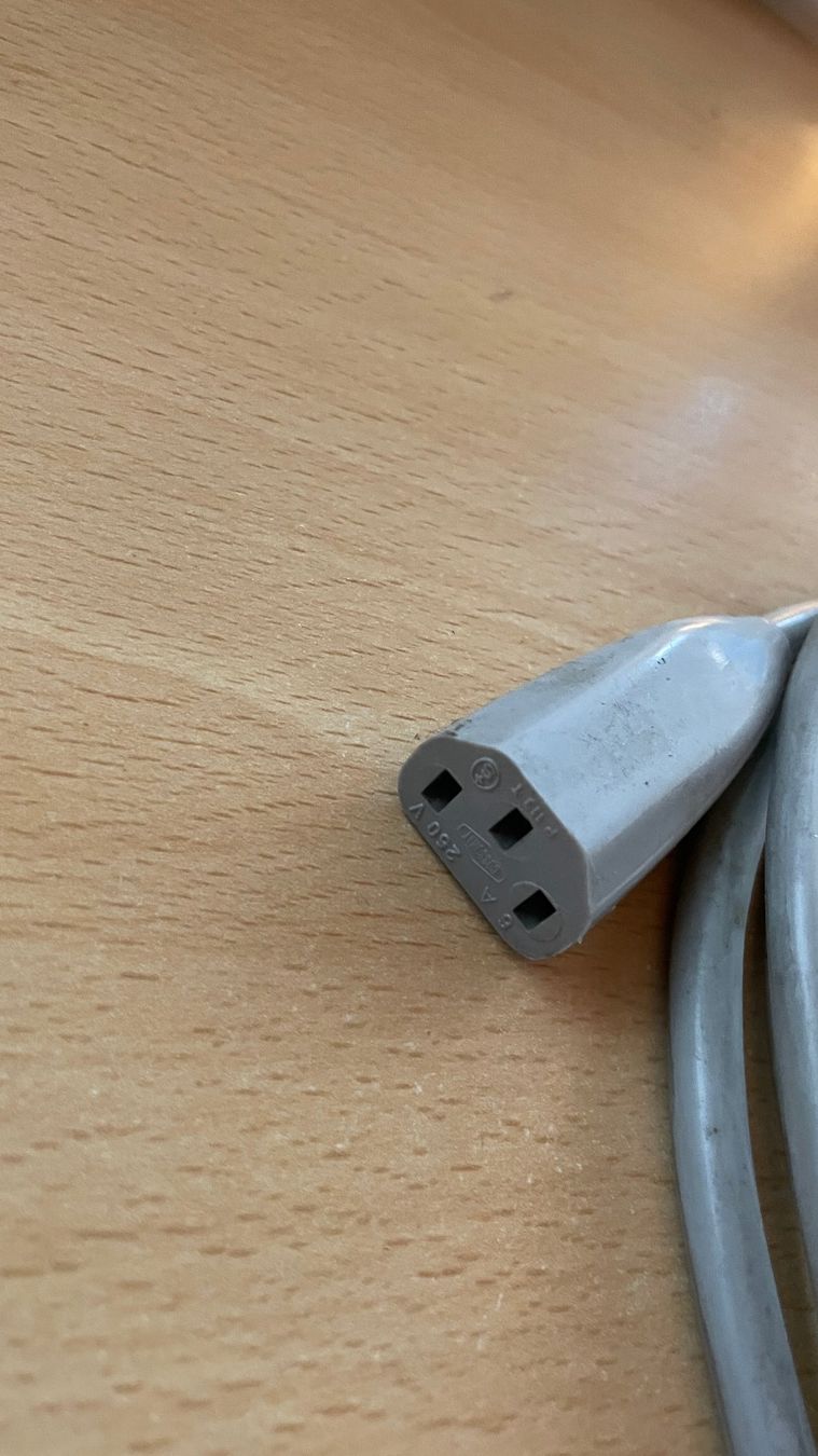 Cavi: Gerätestromkabel grau 2m – Usato da Glattfelden venduto da cybermaxx 1