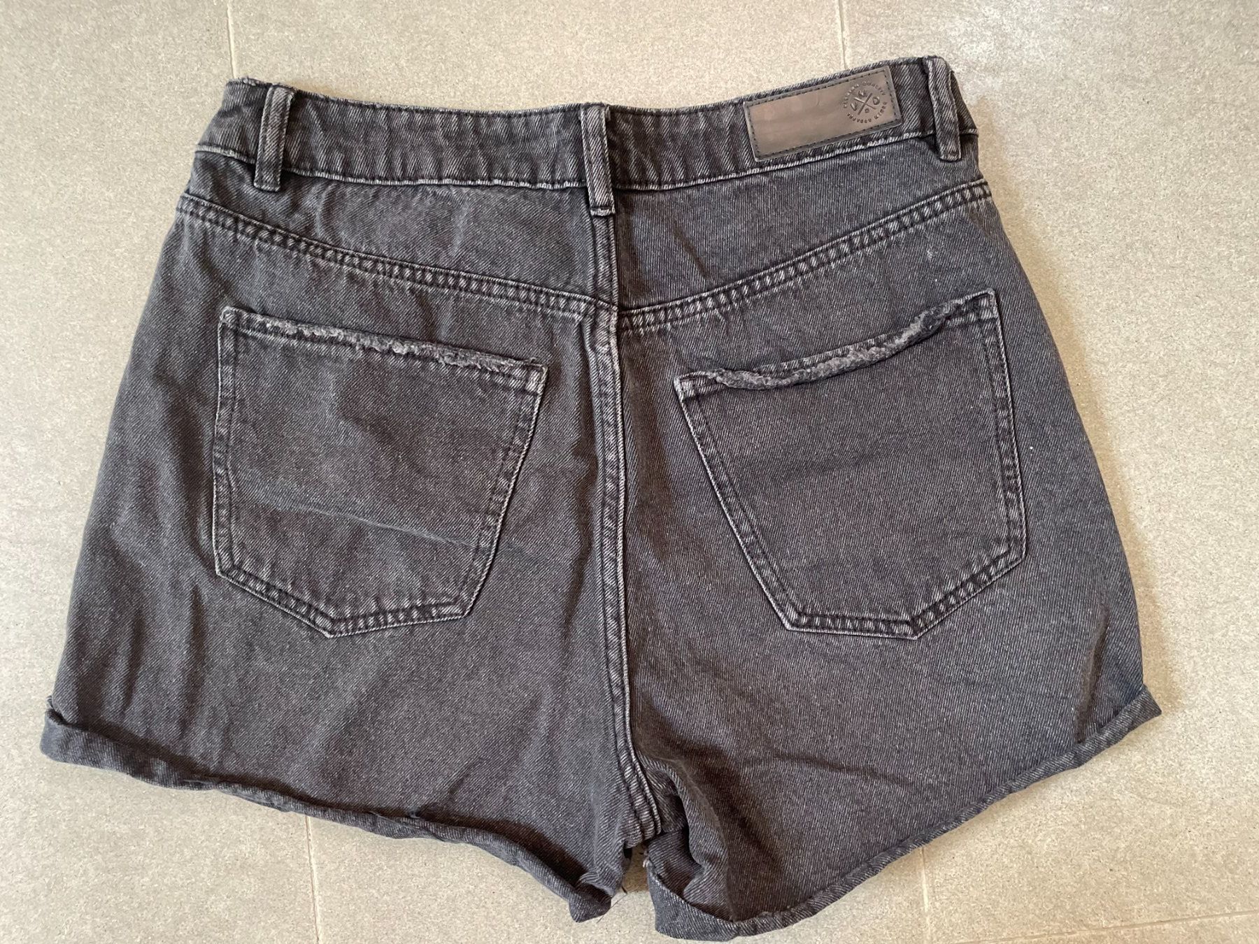 Vero Moda Pantalons: Hotpants Vero Moda / Schwarz, M – D'occasion à Zofingen par angito 1