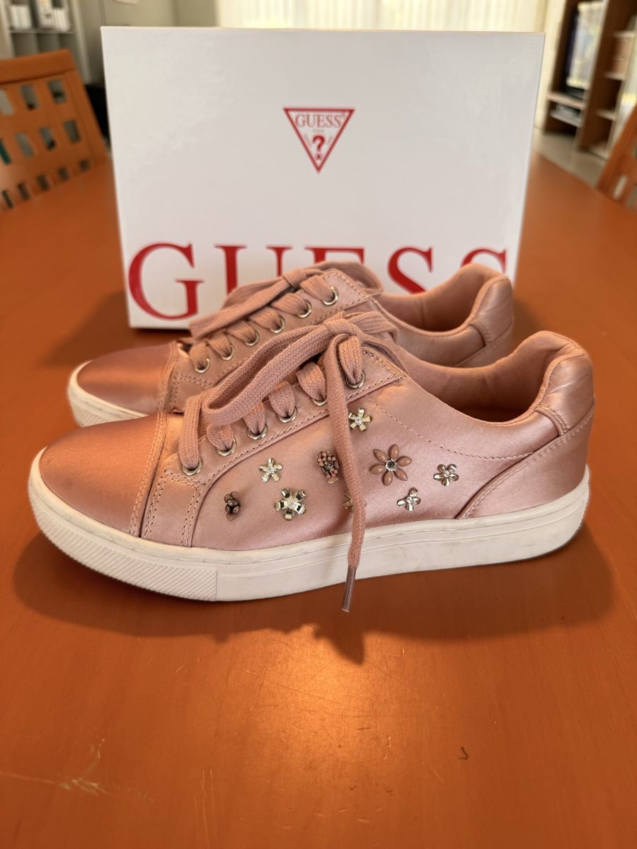 Guess Scarpe da donna: Guess Damenschuhe Gr. 38 Rosa Seide  – Usato da Wädenswil venduto da stg_9zfm 1
