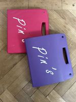 Pins Sammlung in zwei Alben diverse Motive guter Zustand