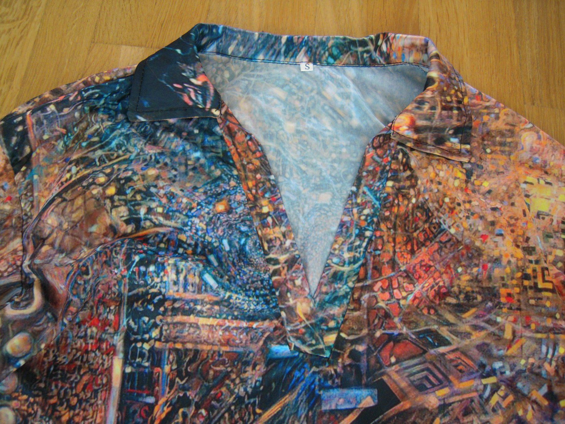 Camicette: Langarmshirt/ Bluse mit kunstvollem Design Gr S – Nuovo (secondo la descrizione) da Uzwil venduto da visions77 5