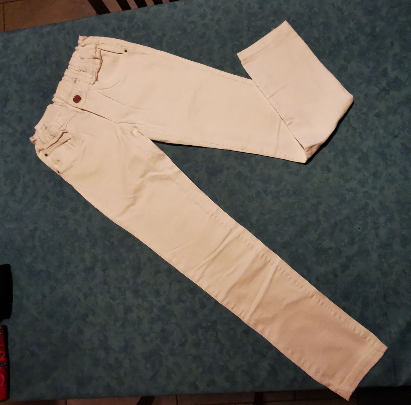 Zara Pantaloni: Weisse Mädchenjeans, Grösse 140 – Usato da Grünenmatt venduto da ras_7ksp