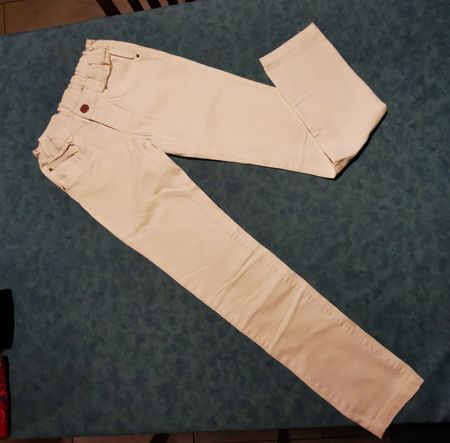 Weisse Mädchenjeans, Grösse 140