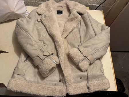 Bershka Winterjacke in Beige, Grösse S - Top Zustand!