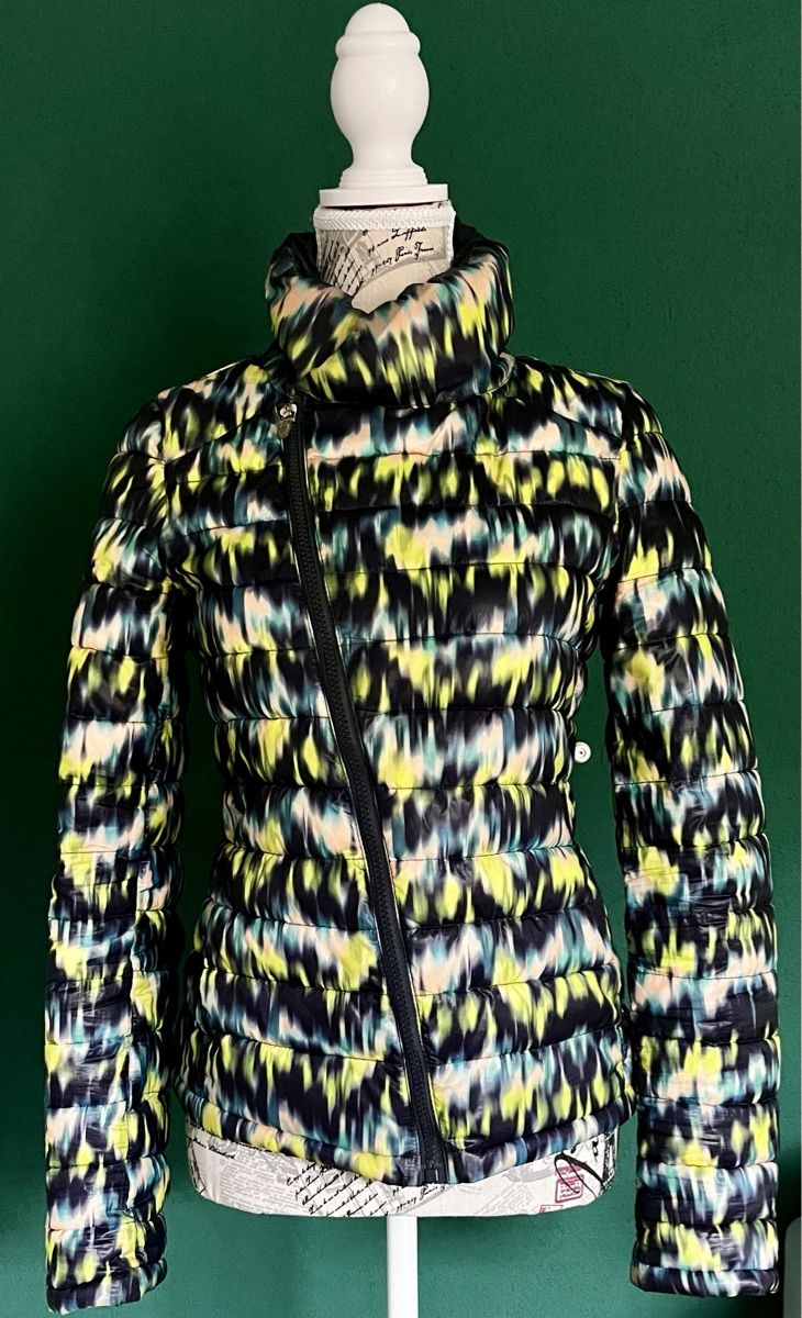 Bershka Vestes: Bershka Jacke Gr. 34 – D'occasion à Aarburg par Petite-closet-Loop