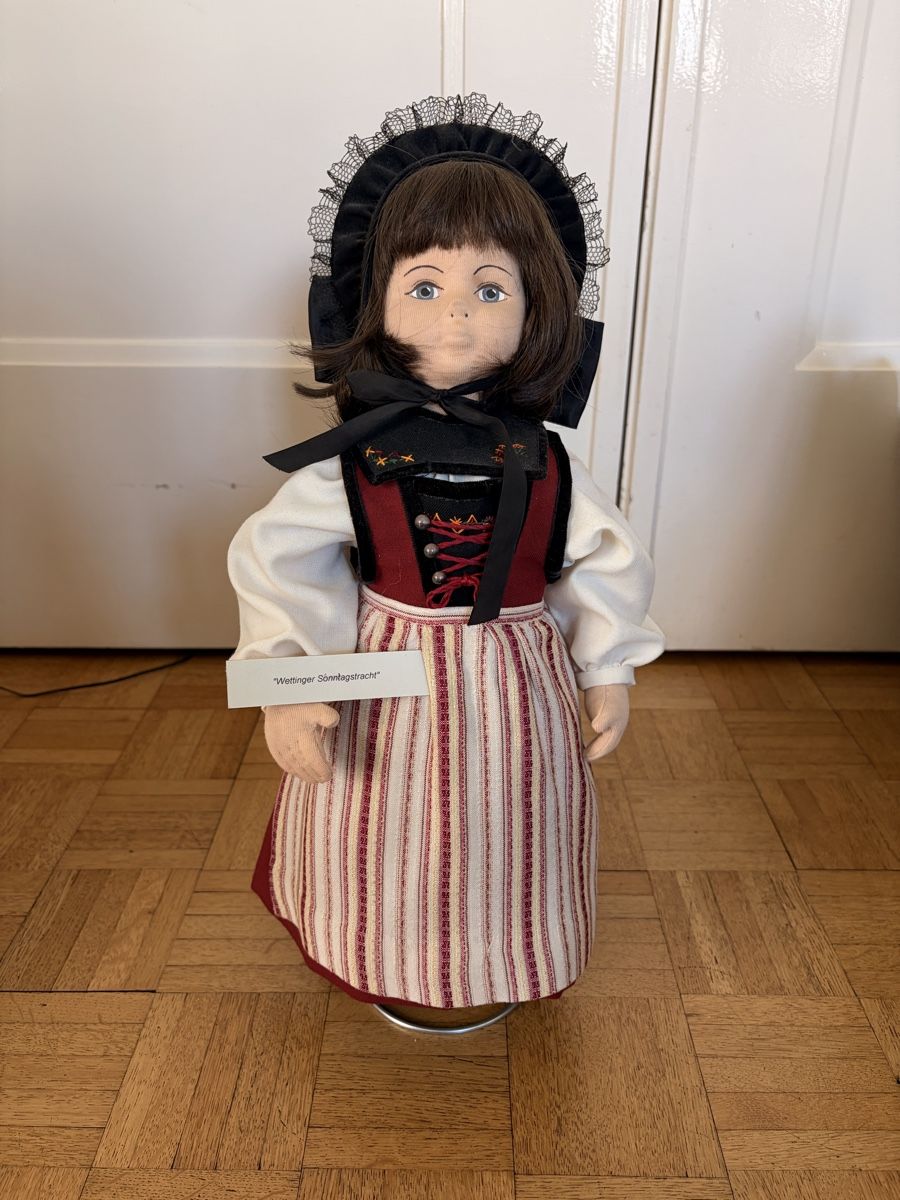 Puppen: Trachtenpuppe – Gebraucht aus Biel/Bienne von shekinah20