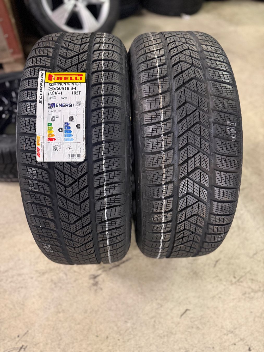 Audi Pneumatici & Ruote complete: Originale Audi Q4 E-tron Winterräder 19zoll Neu – Nuovo e nell'imballaggio originale da Gerlafingen venduto da Pneu-Puric 7