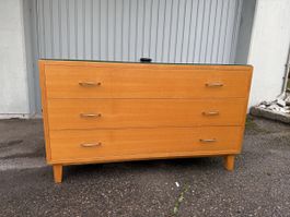 Schöne Holzkommode mit Glasplatte, Vintage Look!