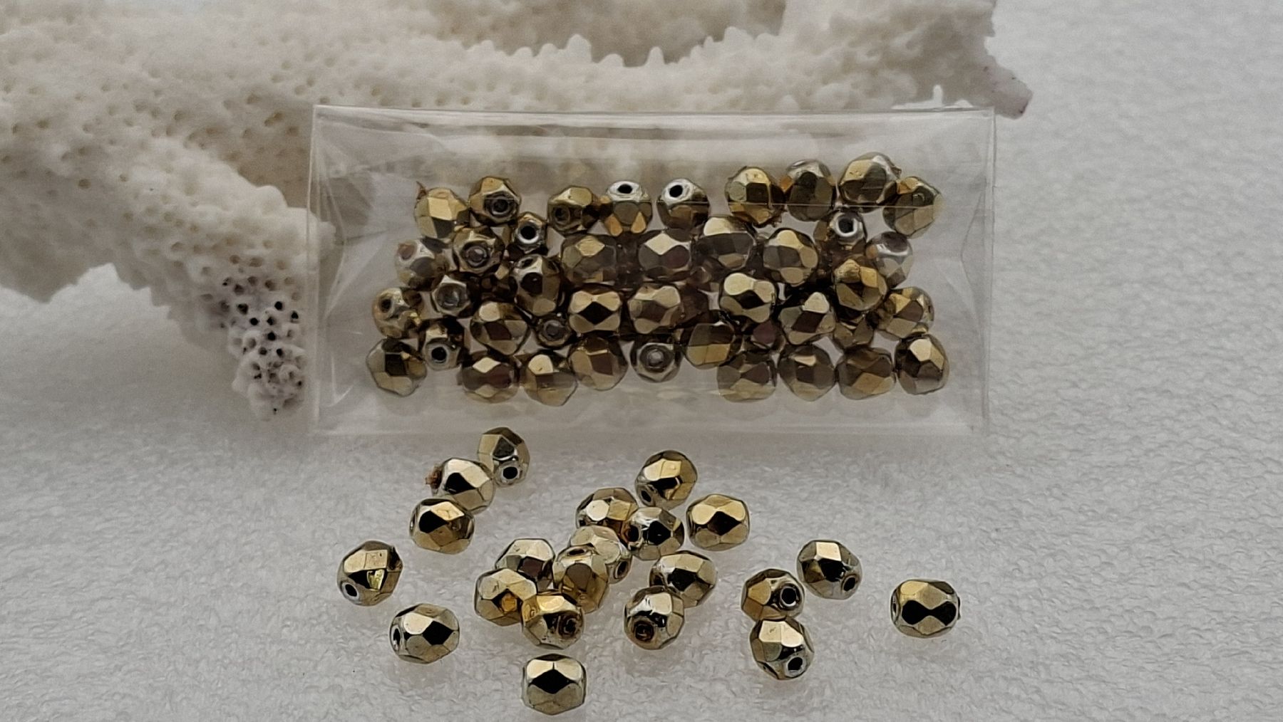 Perle (finte): Glasperlen, ca. 4,2 mm, 50 Stück – Nuovo e nell'imballaggio originale da Kriens venduto da Wolly85