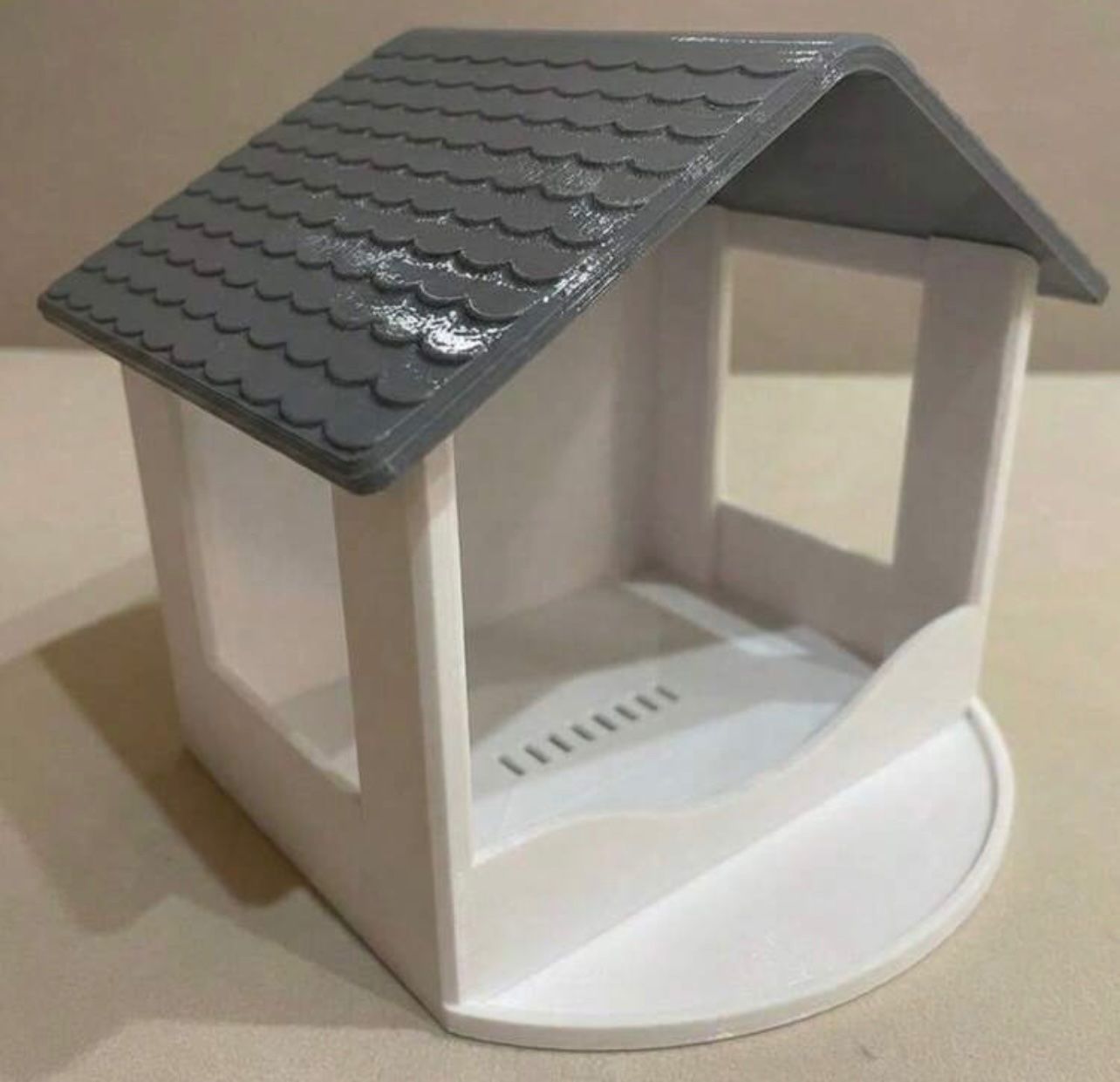 Casette per uccelli: Neues Vogelhaus  - Futterhaus Vogel – Nuovo e nell'imballaggio originale da Emmenbrücke venduto da engueteDeal 2