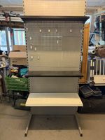 Verkaufsregal mit Lochwand – 226 cm