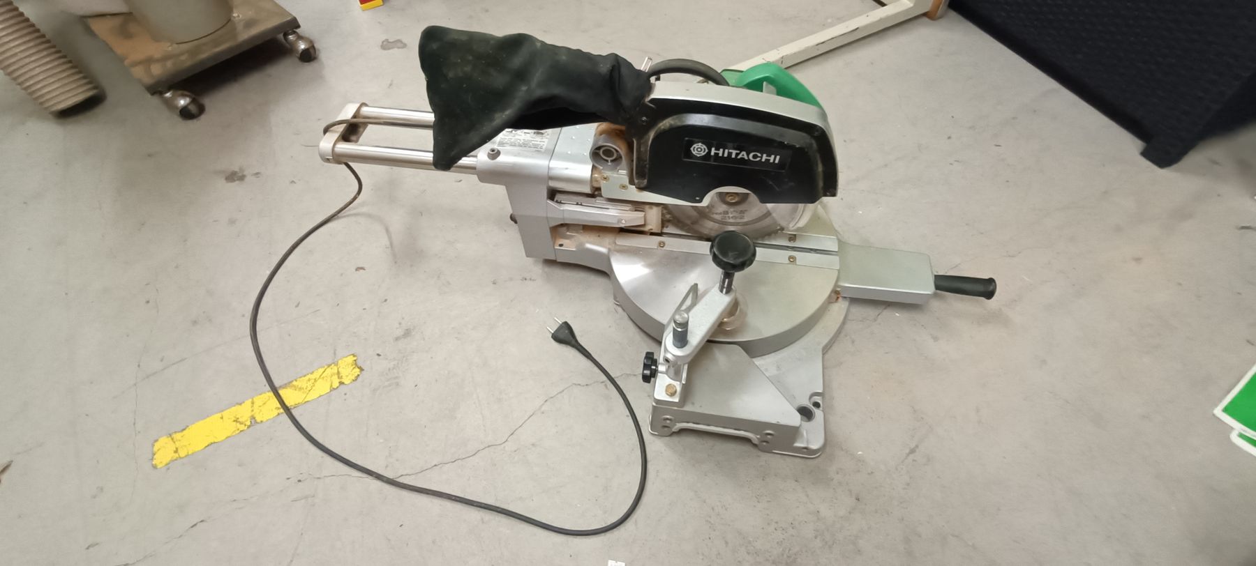 Hitachi Seghe: Hitachi Kapp- und Gehrungssäge C8FS – Usato da Pfäffikon ZH venduto da K-V-M 1