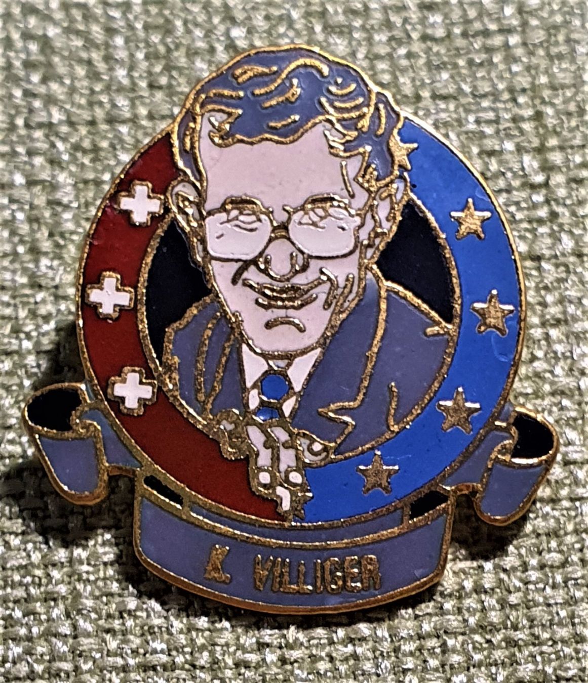 Plaketten & Abzeichen: N076 - Pin Schweizer Bundesrat K. Villiger – Gebraucht aus Reinach BL von Boston-Verkauf