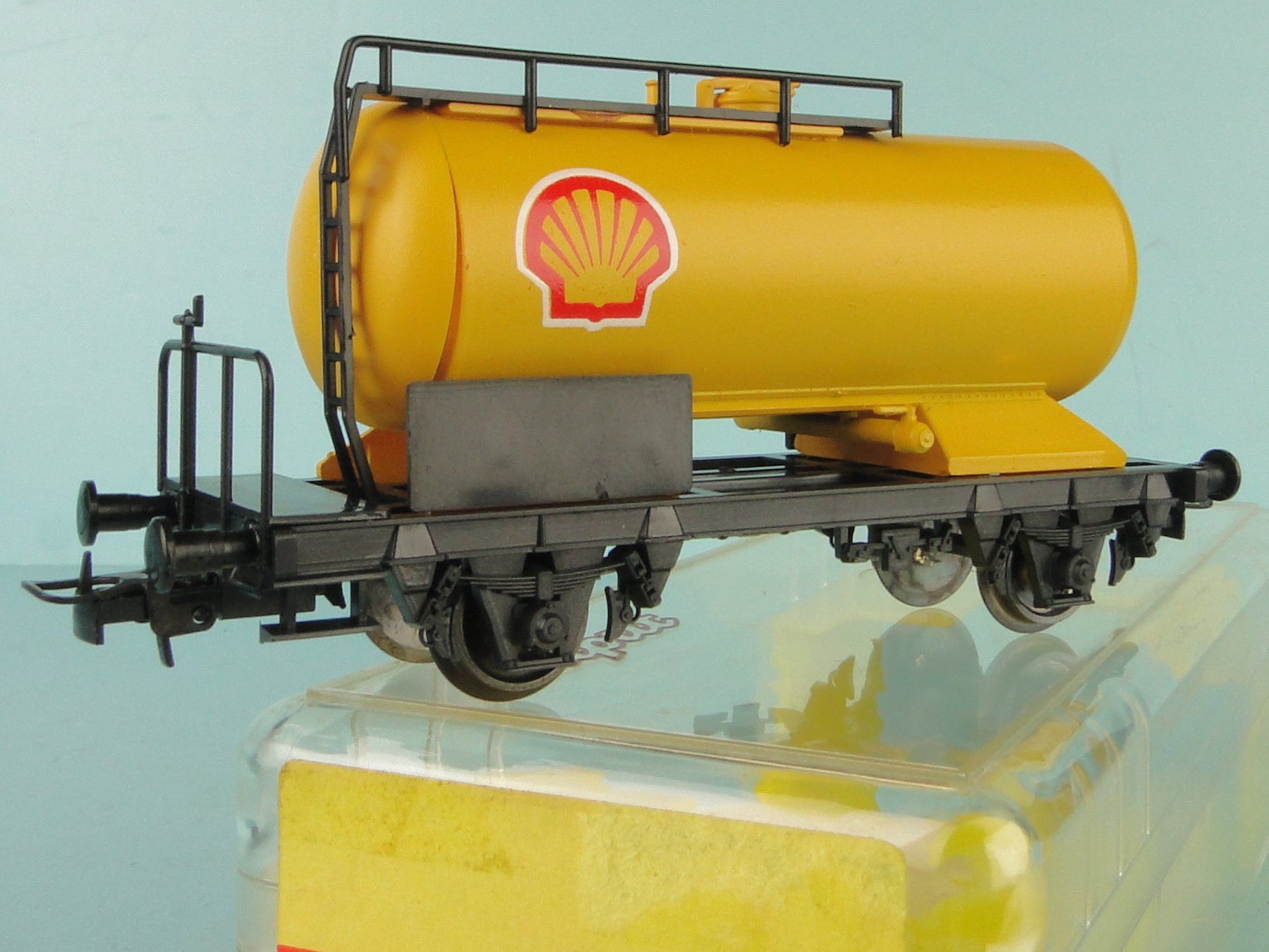 Liliput Modellini di ferrovie: Liliput 250 00 SHELL Tankwagen – Usato da Bülach venduto da cann11