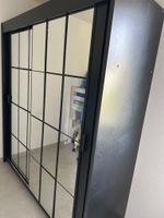 Kleiderschrank schwarz mit Spiegeltüren guter Zustand