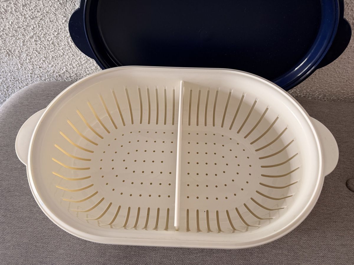 Tupperware Behälter & Ähnliches: Tupperware Super Servierstar 4.0 L neu dunkelblau/weiss – Neu (gemäss Beschreibung) aus Bellikon von Schwoscht 1