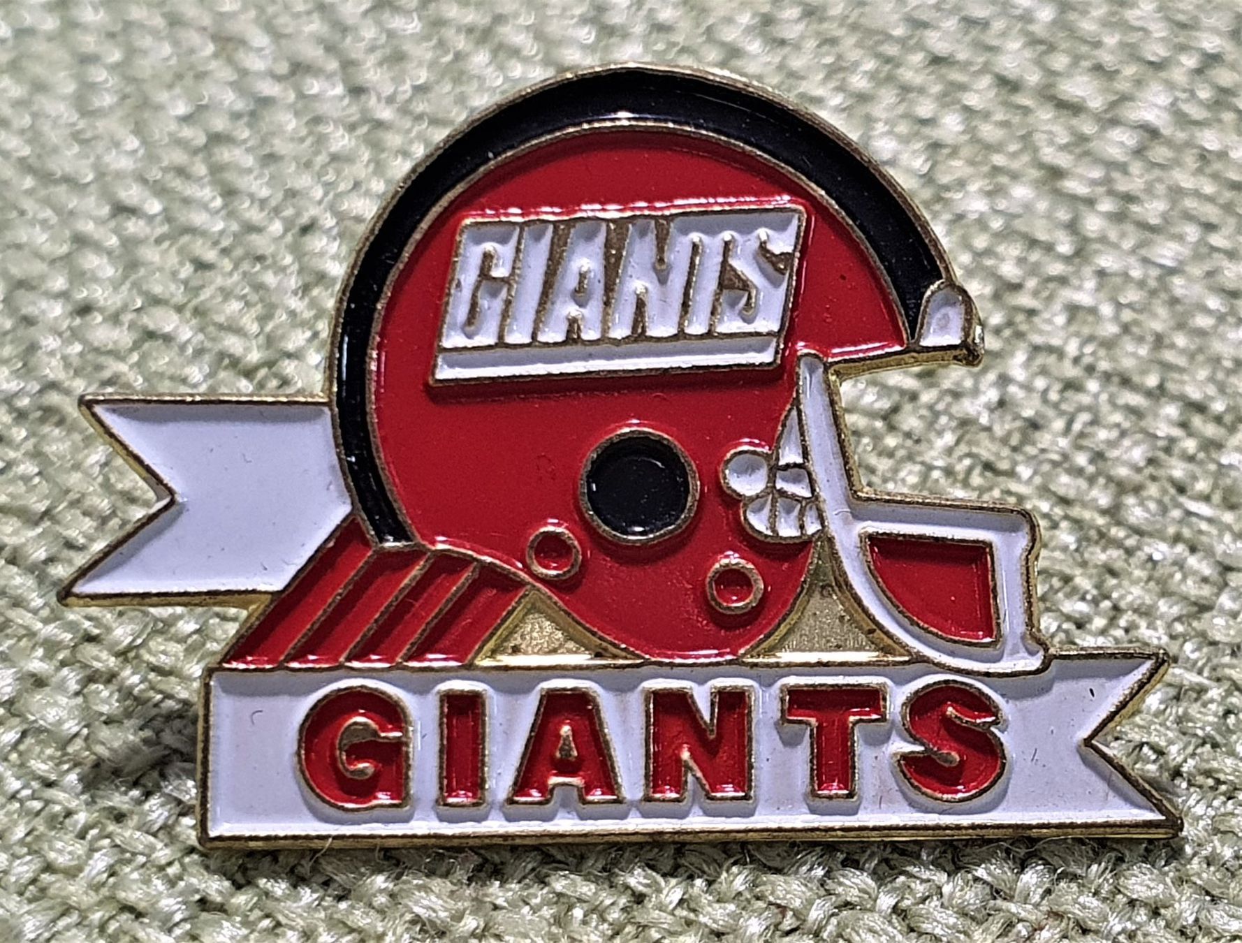 Caschi: P548 - Pin Rugby Helm - GIANTS – Usato da Reinach BL venduto da Boston-Verkauf
