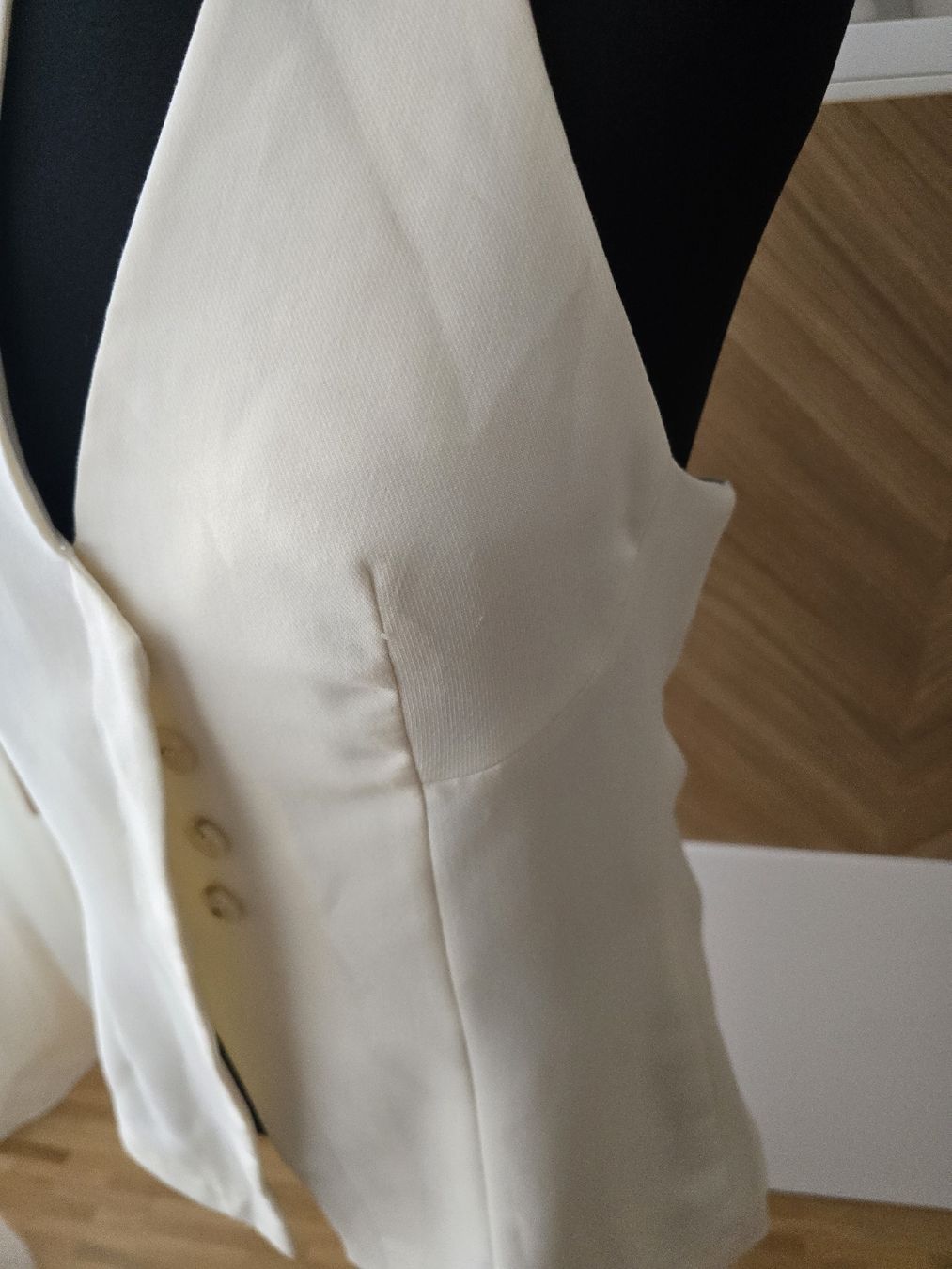Top: ASTR the Label Top Crème – Usato da Zürich venduto da ale_bg2x 3