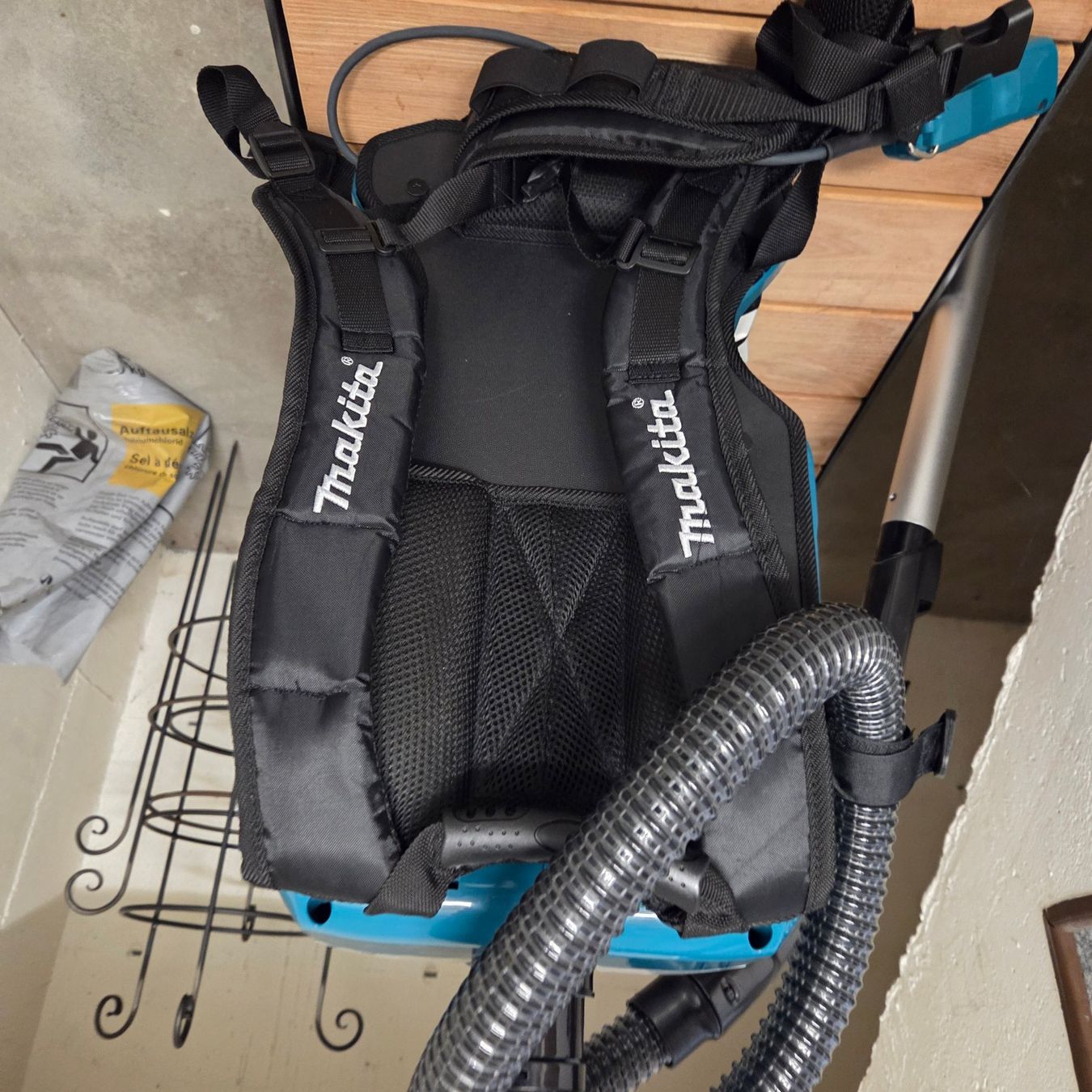 Makita Aspirateurs & Accessoires: Akku-Rucksackstaubsauger DVC660 – D'occasion à Blumenstein par marycherry 4