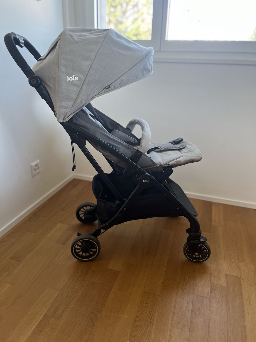 Joie Kinderwagen: Joie Kinderwagen Reisebuggy grau  – Gebraucht aus Zürich von Danyelsky