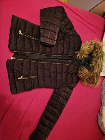 Schwarze jacke mit Kapuze, Top Zustand, Grösse M