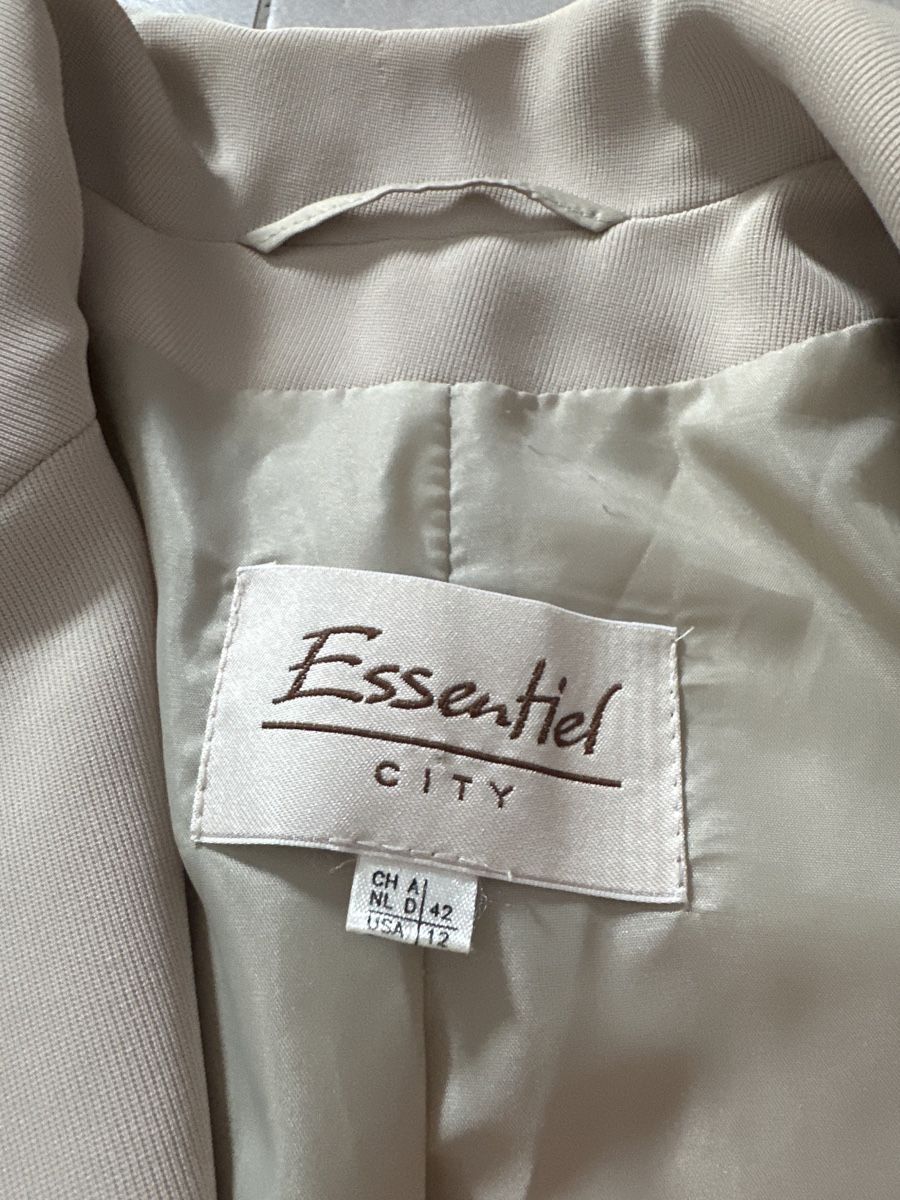 Giacche: Damen Blazer beige Grösse 42 – Usato da Zug venduto da Hehe 2