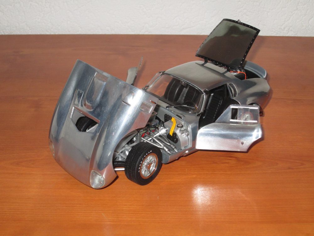 RLG18001 COBRA DAYTONA Coupe EXOTO Echelle Taille 1/18 avec Boite