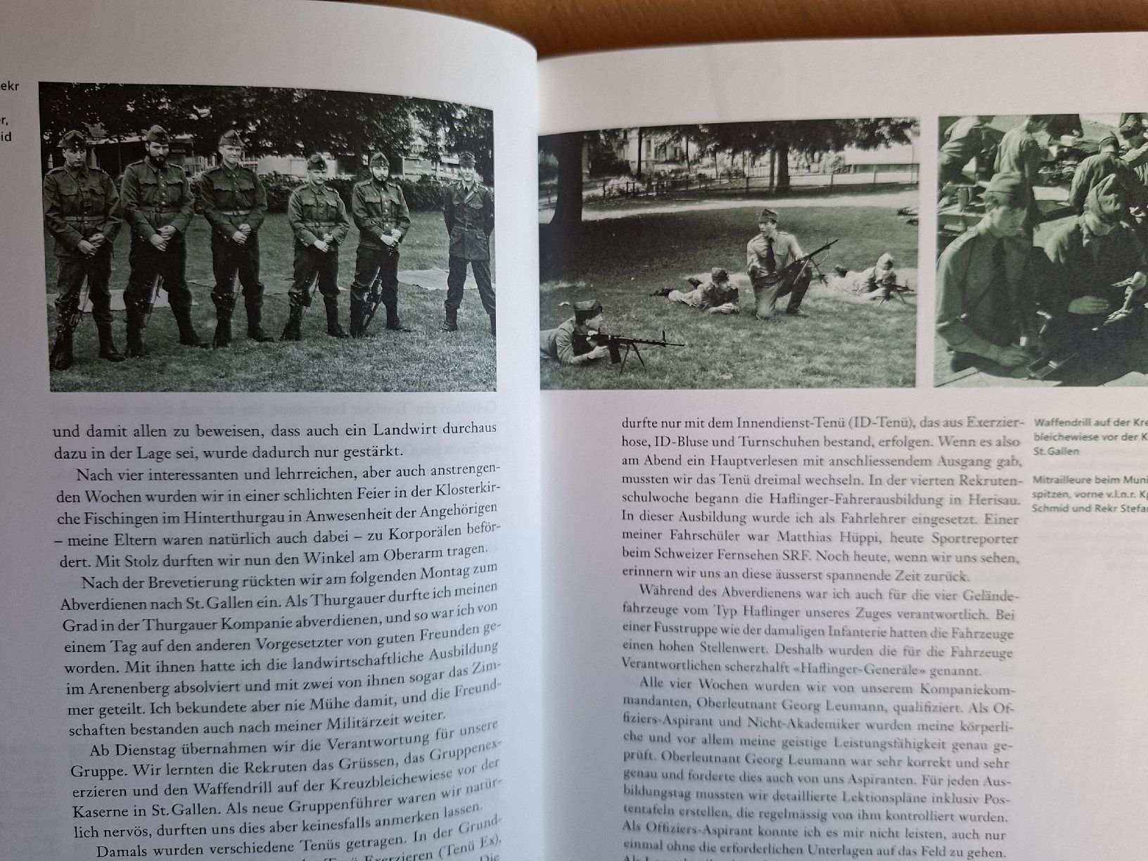 Libri: Schweizer Armee Militär Buch,  200 Seiten  – Usato da Schwanden Sigrisw venduto da len_9yqg 5