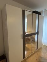 Kleiderschrank mit Spiegel