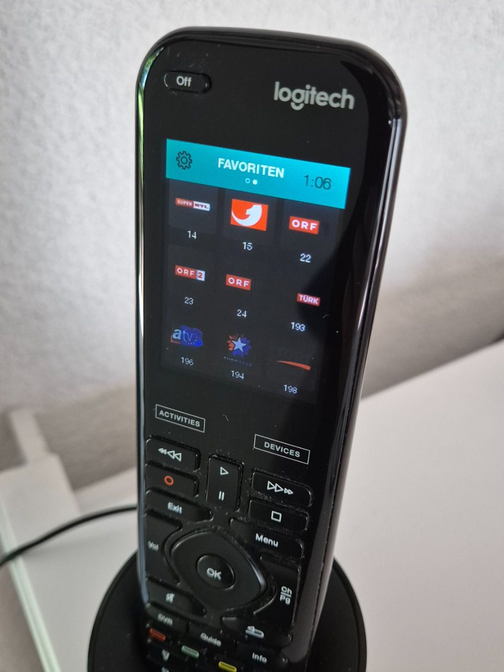 Logitech Fernbedienungen: Logitech Harmony Elite Universalfernbedienung mit Zubehör – Gebraucht aus Hitzkirch von enya2007 6